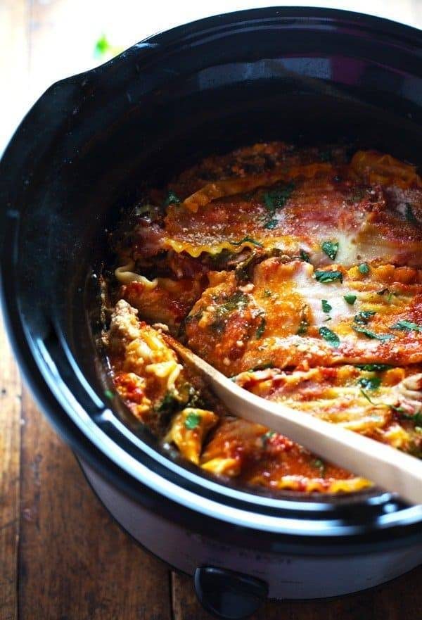 Super Easy Skinny Veggie Crockpot Lasagna - a handful of simple ingredients for a healthy family dinner. | https://slim-path.today