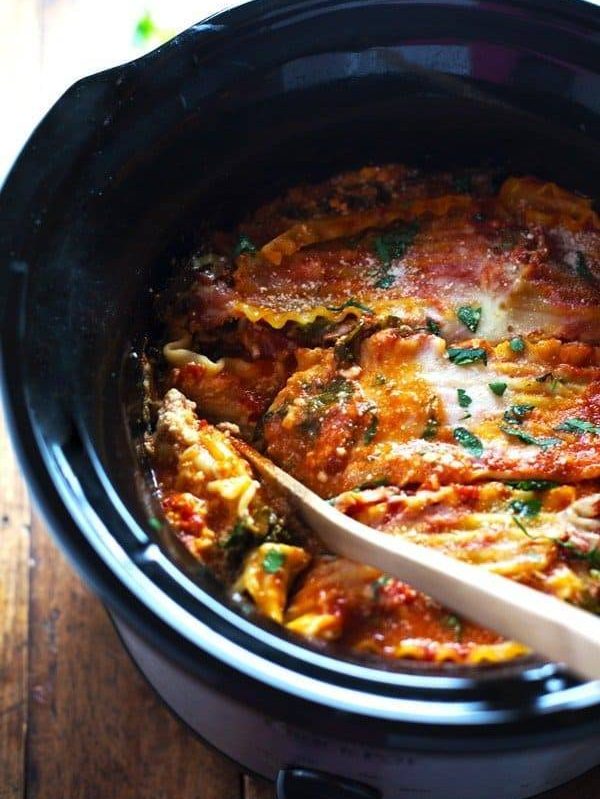 Super Easy Skinny Veggie Crockpot Lasagna - a handful of simple ingredients for a healthy family dinner. | https://slim-path.today