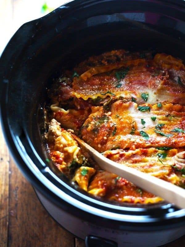 Super Easy Skinny Veggie Crockpot Lasagna - a handful of simple ingredients for a healthy family dinner. | https://slim-path.today