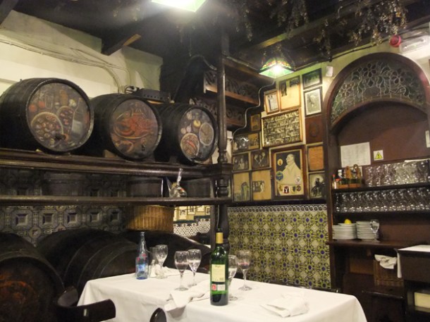 ground floor decor at los caracoles