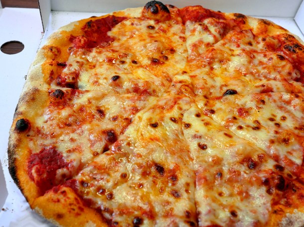 illustrative photo of the margherita from Frankie and Benny's The Strand