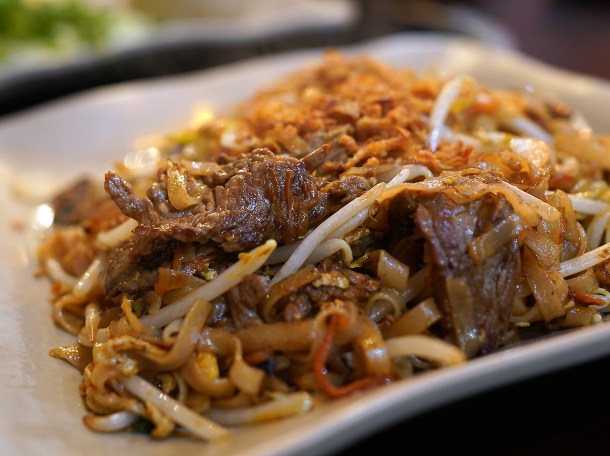 illustrative photo of the stir fried beef pho at Pho Thuy Tay